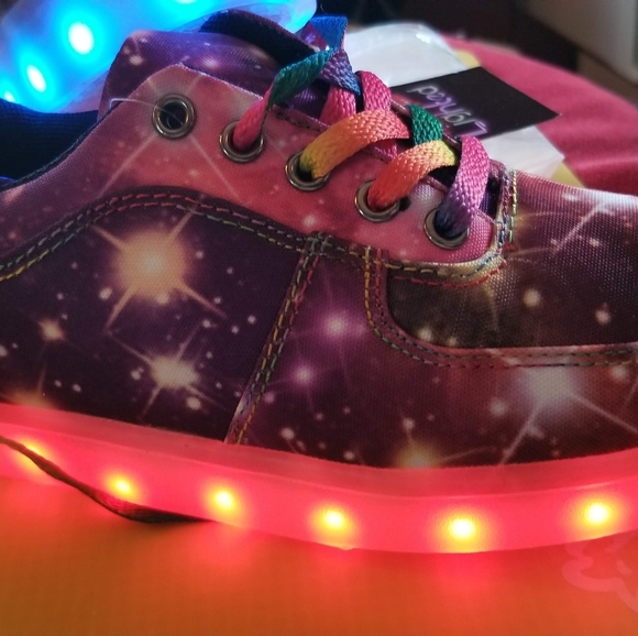 USB Chargable Light up kids purple galaxy shoes - Picture 7 of 8